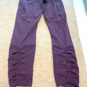 Brand new pair of athleta leggings 7/8 length tag still attached but torn